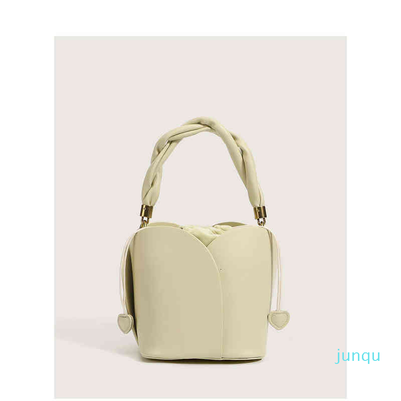 Bag women's 2022 spring new trendy Korean fashion versatile handbag ins Single Shoulder Messenger petal Bucket, Red
Bag women's 2022 spring new trendy Korean fashion versatile handbag ins Single Shoulder Messenger petal Bucket, Red