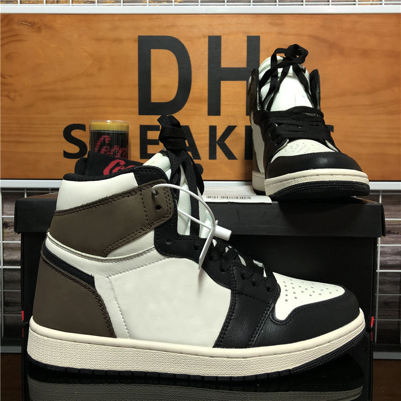 Top Quality Men Breathable 1 High Basketball Shoes OG University Blue Patent Chicago Dark Mocha Mens Womans Outdoor Sports Sneakers Platform UNC Trainers With Box, Customize
Top Quality Men Breathable 1 High Basketball Shoes OG University Blue Patent Chicago Dark Mocha Mens Womans Outdoor Sports Sneakers Platform UNC Trainers With Box, Customize
