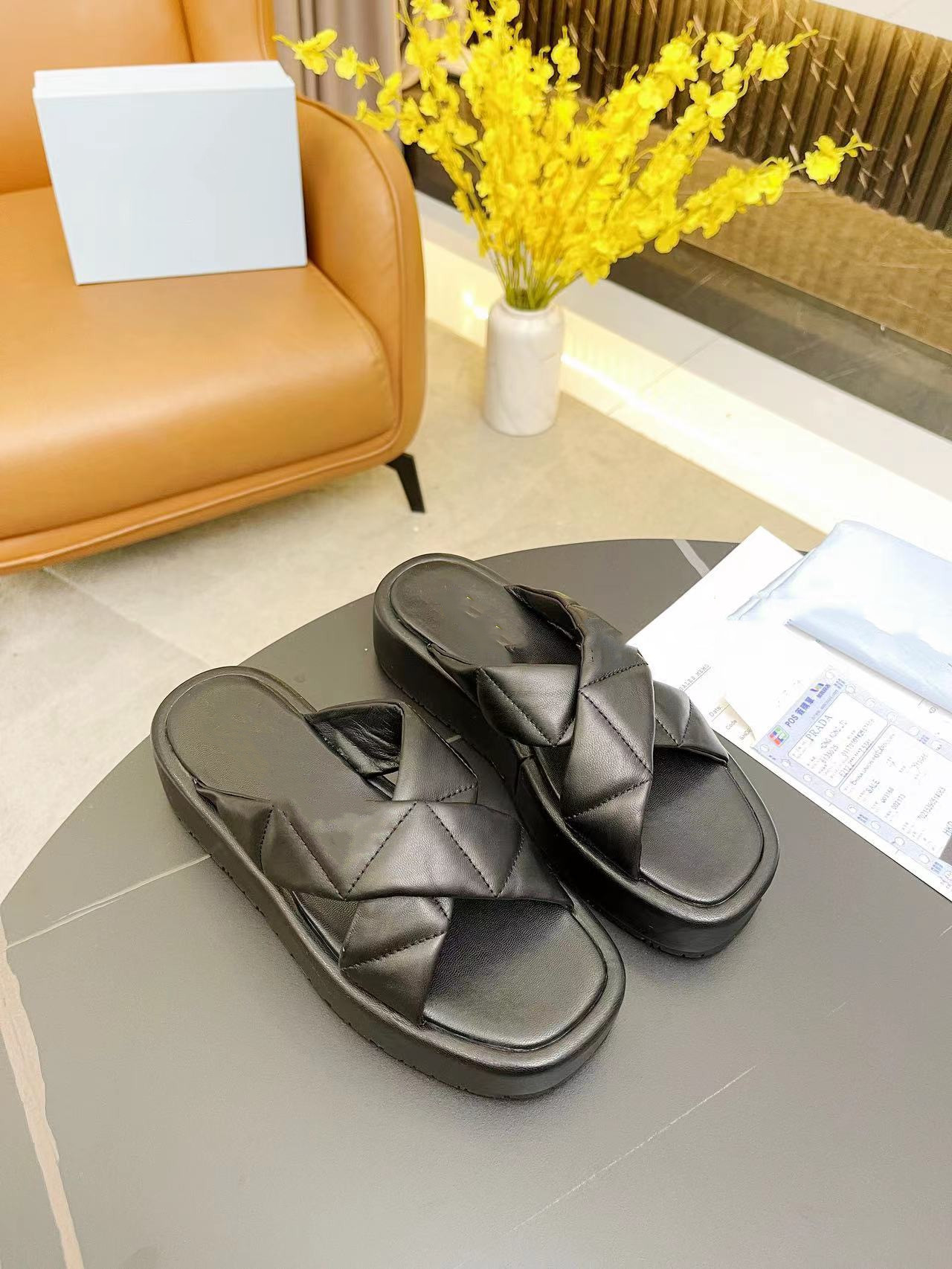 Designer Santorini Sandals Calfskin Leather High Heel Sandal Summer Classic Legend Sandal Casual Flat Wedge Shoes Women Slippers Beach Slides 0601, 05
Designer Santorini Sandals Calfskin Leather High Heel Sandal Summer Classic Legend Sandal Casual Flat Wedge Shoes Women Slippers Beach Slides 0601, 05