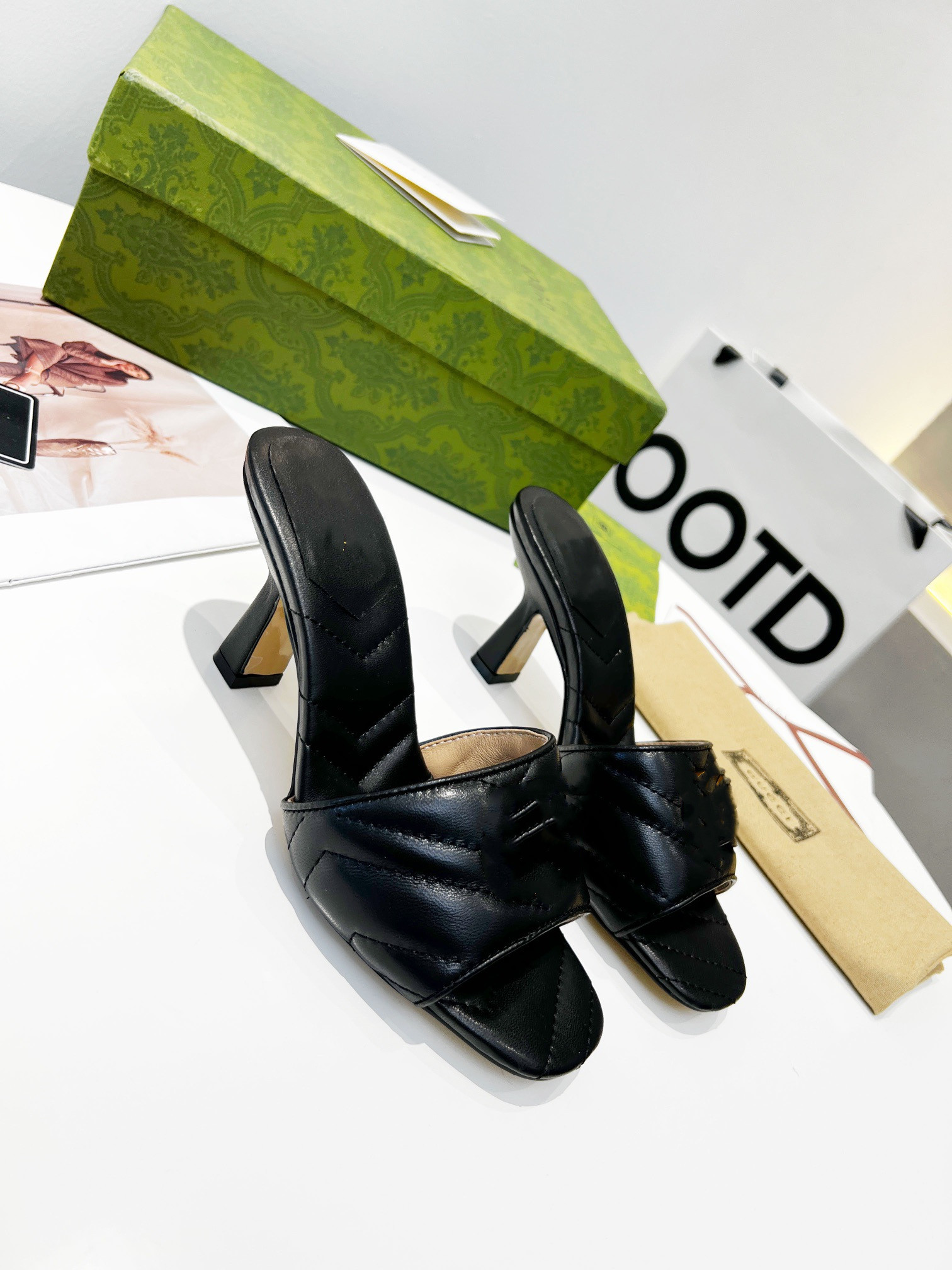 Beach slippers fashion Thick bottom designer Women Shoes Cartoon Alphabet lady Platform Leather Heels letter Slides sexy High heel Sandals Large size 0313, 04
Beach slippers fashion Thick bottom designer Women Shoes Cartoon Alphabet lady Platform Leather Heels letter Slides sexy High heel Sandals Large size 0313, 04