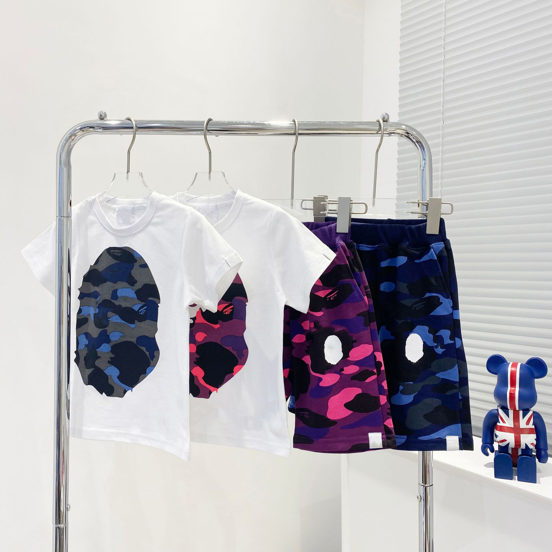 X 2PCS Boys Girls Tracksuits camouflage printedChildren's designer short sleeve shorts sets monkey head boy's summer suit, Pink
X 2PCS Boys Girls Tracksuits camouflage printedChildren's designer short sleeve shorts sets monkey head boy's summer suit, Pink