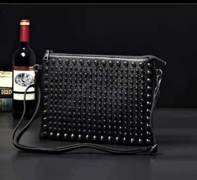 Designer shoulder bags Luxury Messenger bag for man Punk Elements Satchel clutch bag high quality Fashion rivets Handbags men purse iPad briefcase Soft leather HBP, Freight make up the difference (not for
Designer shoulder bags Luxury Messenger bag for man Punk Elements Satchel clutch bag high quality Fashion rivets Handbags men purse iPad briefcase Soft leather HBP, Freight make up the difference (not for