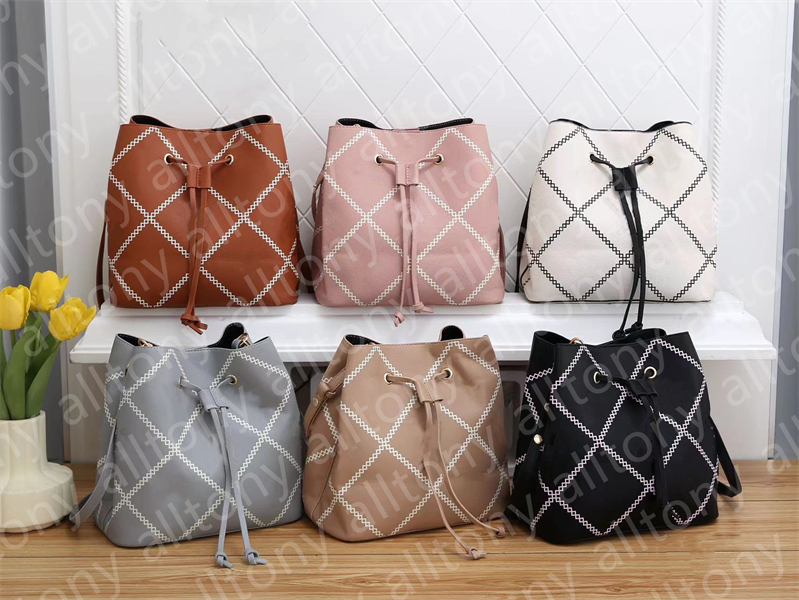 Brand luxury design Vintage bucket bag women's fashion retro style one shoulder crossbody bags printed color handbag, White
Brand luxury design Vintage bucket bag women's fashion retro style one shoulder crossbody bags printed color handbag, White