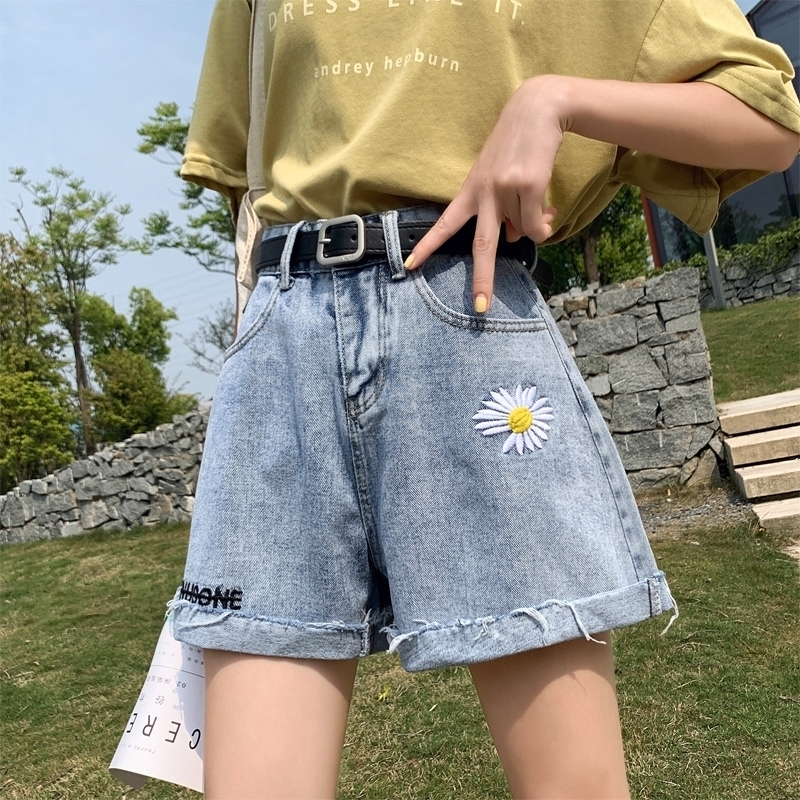 Plus Size Denim Shorts For Women Summer Small Daisies Embroidery Hole High Waist Wide Leg Jean Shorts ropa para mujer Z281 Y200822, Gray
Plus Size Denim Shorts For Women Summer Small Daisies Embroidery Hole High Waist Wide Leg Jean Shorts ropa para mujer Z281 Y200822, Gray
