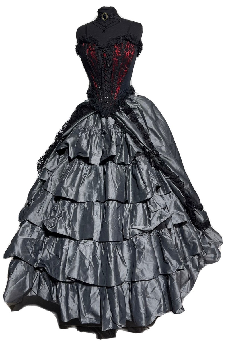 Steampunk Gothic Wedding Dress Black And Red Sweetheart Bridal Ball Gown Straps Tiered Floor Length Vintage Victorian Bride Wedding Dresses