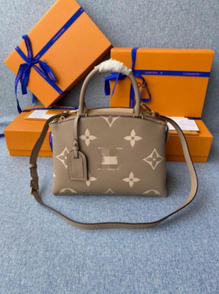 Top Empreinte Genuine Leather Bags Women Fashion Handbags Shoulder Messenger Bags PETIT PALAIS Tote GRAND PALAIS Lady Satchel M58916 LVs louiseitys viutonitys, 4 khaki/milk white printing
Top Empreinte Genuine Leather Bags Women Fashion Handbags Shoulder Messenger Bags PETIT PALAIS Tote GRAND PALAIS Lady Satchel M58916 LVs louiseitys viutonitys, 4 khaki/milk white printing