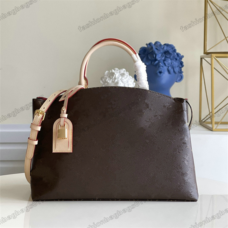 GRAND PALAIS Tote Oversized Monograms pattern Handle Bag Luxury Shouder Bags Designer Large Capacity Handbag Padlock Business bags Multiple Pockets
GRAND PALAIS Tote Oversized Monograms pattern Handle Bag Luxury Shouder Bags Designer Large Capacity Handbag Padlock Business bags Multiple Pockets