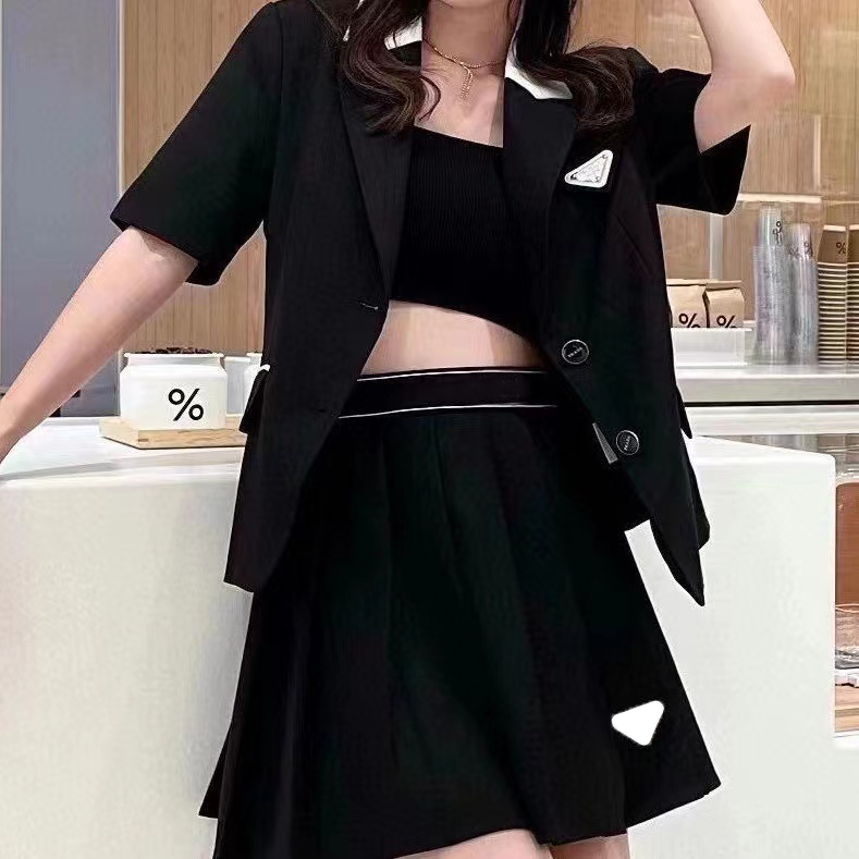 B106 Women' designer blazers Clothing Vest Blazers Short Dress Two Piece Sets Casual Suits Women Sleeveless Top Slim Dresses Black White Suit
B106 Women' designer blazers Clothing Vest Blazers Short Dress Two Piece Sets Casual Suits Women Sleeveless Top Slim Dresses Black White Suit