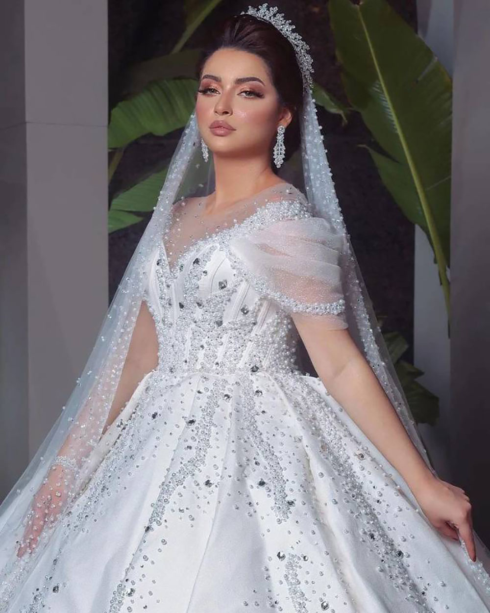 Exquisite Beads Crystal Wedding Dresses Ball Gown Scoop Neck Cap Sleeve Floor Length Arabic Bridal Dress Custom Made