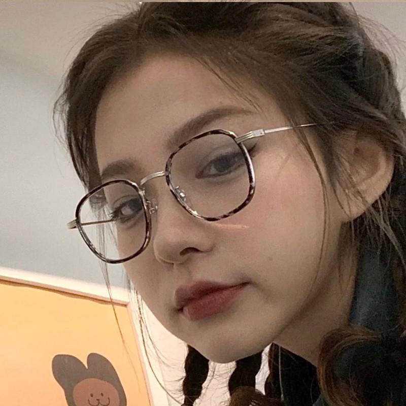 Sunglasses Korea Cute Glasses Frame Girl Ins No Makeup Plain Men Eyewear Decorative Computer GlassesSunglasses
Sunglasses Korea Cute Glasses Frame Girl Ins No Makeup Plain Men Eyewear Decorative Computer GlassesSunglasses