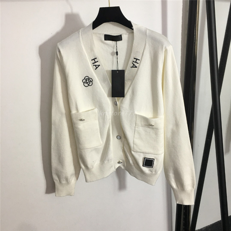 2022 Women's Embroidery Knits Sweaters Designer Top Girls Milan Runway V-neck Letter Button Shirt Cardigan, Black
2022 Women's Embroidery Knits Sweaters Designer Top Girls Milan Runway V-neck Letter Button Shirt Cardigan, Black