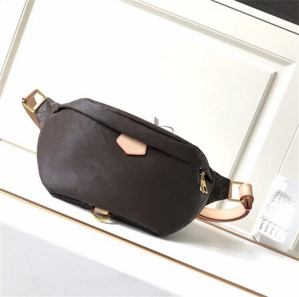 Bumbag Waist Bags Cross Body Shoulder Bag designer genuine leather Monograms men Temperament Fanny Pack Bum mobile phone Satchels Luxurys VUTTONSS wallet 43644, Size:47*20*9cm
Bumbag Waist Bags Cross Body Shoulder Bag designer genuine leather Monograms men Temperament Fanny Pack Bum mobile phone Satchels Luxurys VUTTONSS wallet 43644, Size:47*20*9cm