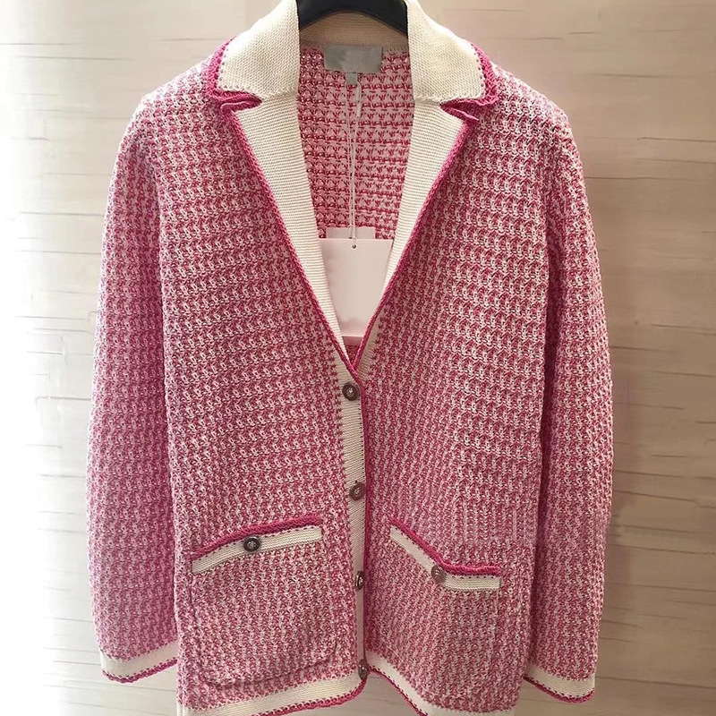 281 2022 Milan Runway Spring Summer Brand Same Style Sweater Long Sleeve Pink Lapel Neck Cardigan High Quality Womens changji
281 2022 Milan Runway Spring Summer Brand Same Style Sweater Long Sleeve Pink Lapel Neck Cardigan High Quality Womens changji