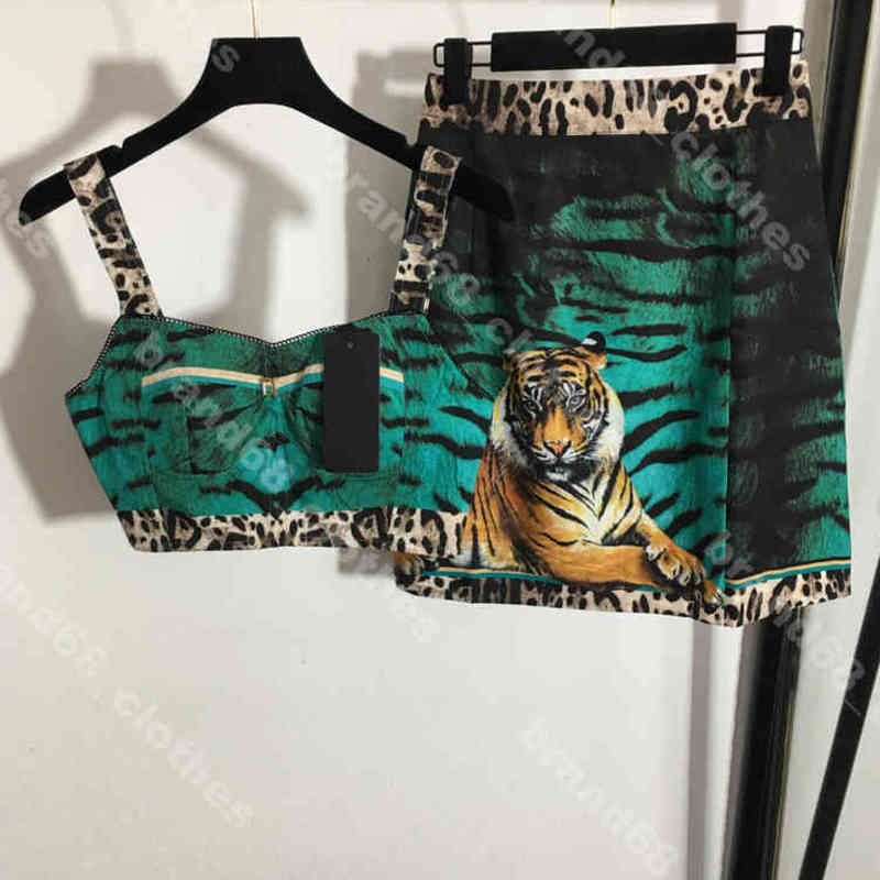 designer women slip tanks dress set leopard print bra dresses high waist sexy short skirts logo D..G brand high quality female Apparel a1
designer women slip tanks dress set leopard print bra dresses high waist sexy short skirts logo D..G brand high quality female Apparel a1