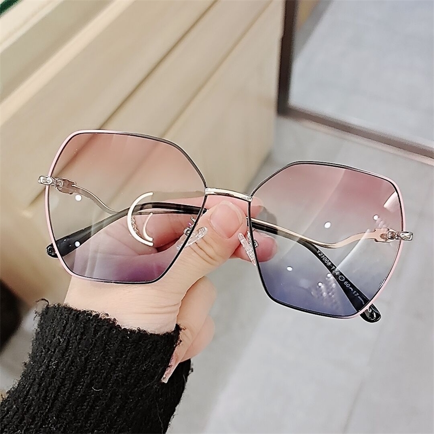 new fashion metal baking paint large frame Polarized Sunglasses Women's personalized curved foot diamond design street shot Sunglasses
new fashion metal baking paint large frame Polarized Sunglasses Women's personalized curved foot diamond design street shot Sunglasses