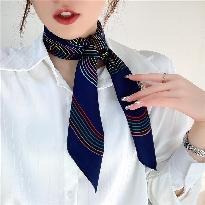Scarves Navy Blue Iron Chain Pattern Silk Scarf Women 90 90cm Print Shawl Wrap For Bag Designer Lady Professional Decorate Head ScarfScarves
Scarves Navy Blue Iron Chain Pattern Silk Scarf Women 90 90cm Print Shawl Wrap For Bag Designer Lady Professional Decorate Head ScarfScarves