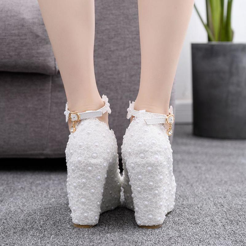 Crystal Queen Wedges Wedding Pumps Sweet White Flower Lace Pearl Platform Shoes Bride Dress High Heels 220328