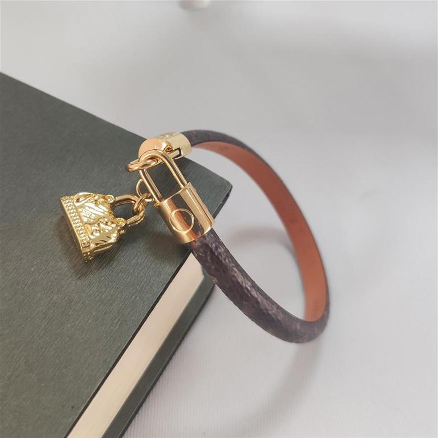 2022 Fashion Classic bangle Flat Brown pu Leather Bracelet with Metal Lock Head Heart Charm Bracelets In Gift Retail Box197m282o
2022 Fashion Classic bangle Flat Brown pu Leather Bracelet with Metal Lock Head Heart Charm Bracelets In Gift Retail Box197m282o