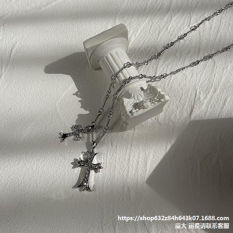 Designer Chrome Pendant Necklace Cross Diamond Light Luxury Design Sense High-grade Men's Fashion Hip-hop Clavicle Ch Chain Women Hearts Original Lover Gifts 2v7j
Designer Chrome Pendant Necklace Cross Diamond Light Luxury Design Sense High-grade Men's Fashion Hip-hop Clavicle Ch Chain Women Hearts Original Lover Gifts 2v7j