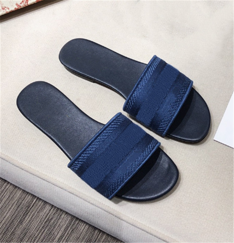 2022 fashion Women Slippers Designer Womens Fashion Studs Girls with box, Black
2022 fashion Women Slippers Designer Womens Fashion Studs Girls with box, Black