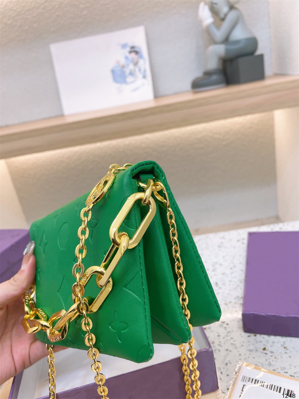 Women Shoulder Bags Chain Crossbody Bag Fashion High Quality Mini Handbags Embossed Monograms Female Famous Designer Purse Bag 6 Colors 17cm
Women Shoulder Bags Chain Crossbody Bag Fashion High Quality Mini Handbags Embossed Monograms Female Famous Designer Purse Bag 6 Colors 17cm
