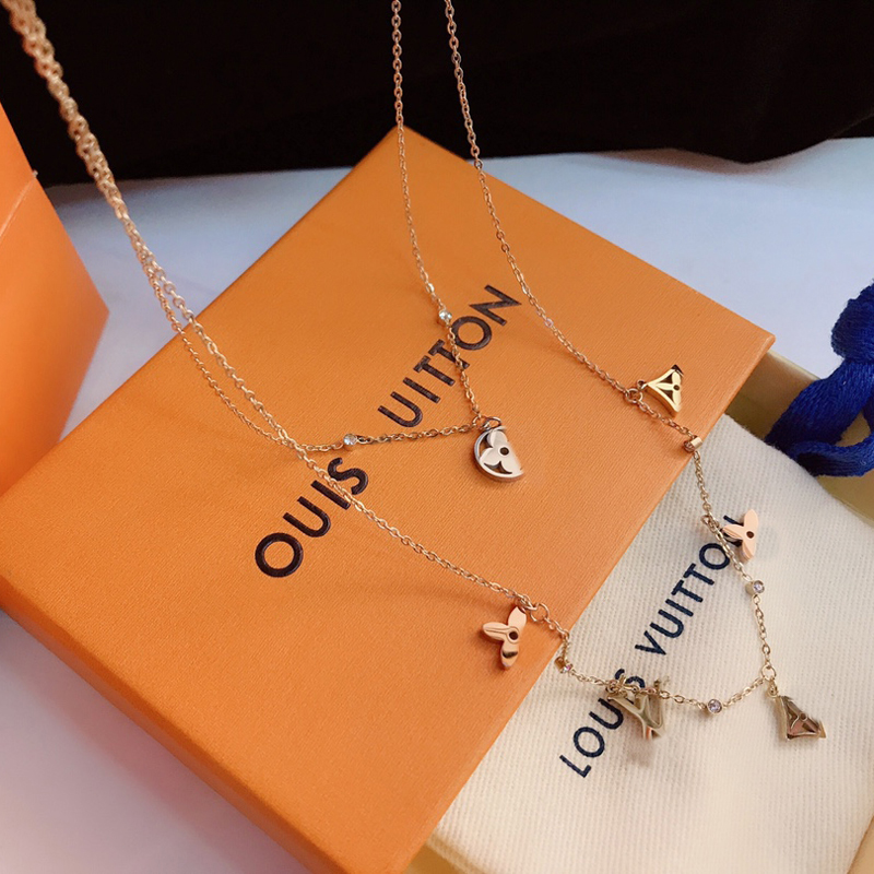 Luxury Designer Necklace Choker Pendant Chain 18K Gold Plated Stainless Steel Letter Necklaces Fashion Women Statement Wedding Jewelry X032
Luxury Designer Necklace Choker Pendant Chain 18K Gold Plated Stainless Steel Letter Necklaces Fashion Women Statement Wedding Jewelry X032