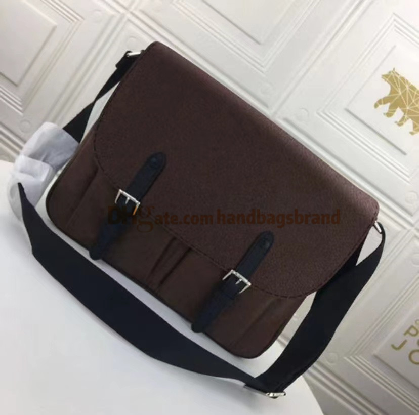 M41500 Luxury Designer Christopher Messenger Bag leather Men Crossbody bag men storage cell phone high quality Fashion famous Pochette postman bag size 33*28*8cm, Dust bag without box
M41500 Luxury Designer Christopher Messenger Bag leather Men Crossbody bag men storage cell phone high quality Fashion famous Pochette postman bag size 33*28*8cm, Dust bag without box