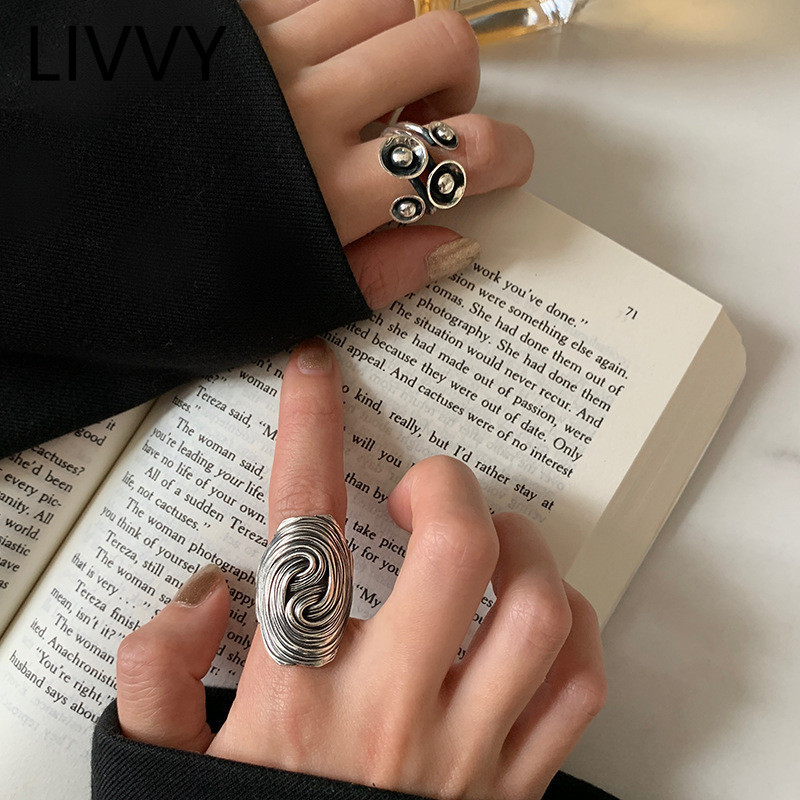 Thai Silver Color Personality Design Irregular Twist Oval Wide Ring For Women Men Fashion Creative High Quality JewelryGifts 220716
Thai Silver Color Personality Design Irregular Twist Oval Wide Ring For Women Men Fashion Creative High Quality JewelryGifts 220716