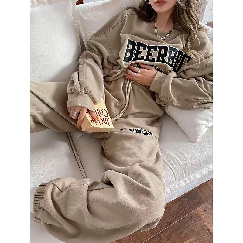 Women' Two Piece Pants American Retro Fashion Sweatshirt Suit Women Spring And Autumn Letter Embroidery Oversized Ins Street Casual Two-pie, Shorts
Women' Two Piece Pants American Retro Fashion Sweatshirt Suit Women Spring And Autumn Letter Embroidery Oversized Ins Street Casual Two-pie, Shorts
