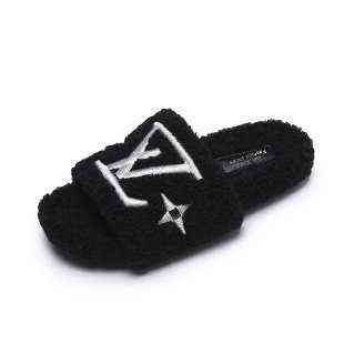 Ladies Design Autumn And Winter New Designer Slippers Fashion Wool Couples Daily Slippers Korea Warm Indoor Cotton Slippers G220715, Packaging bags
Ladies Design Autumn And Winter New Designer Slippers Fashion Wool Couples Daily Slippers Korea Warm Indoor Cotton Slippers G220715, Packaging bags