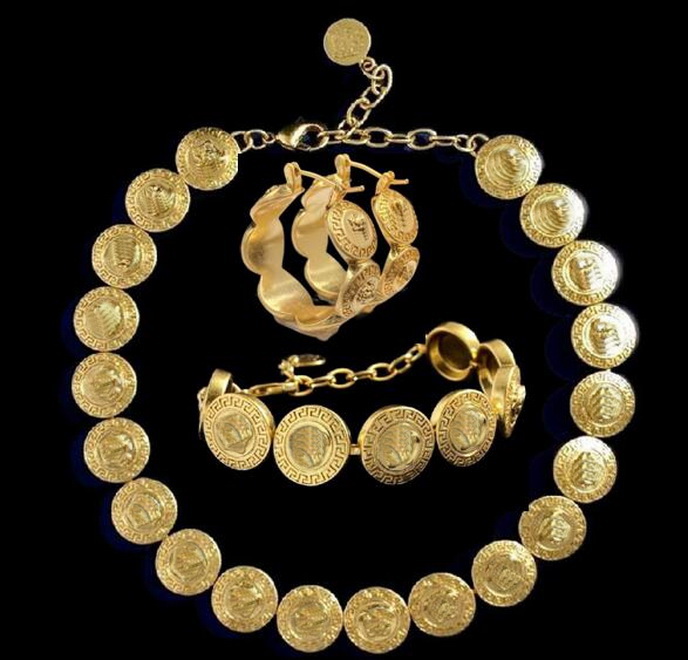 Resin Epoxy black crystal Pendant women's Brass Thick chain necklace Bracelet Earring Sets Banshee Medusa head portrait 18K gold plated ladies Designer Jewelry NO 47, Golden
Resin Epoxy black crystal Pendant women's Brass Thick chain necklace Bracelet Earring Sets Banshee Medusa head portrait 18K gold plated ladies Designer Jewelry NO 47, Golden
