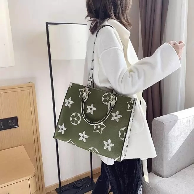 Fashion Designers Handbag Luxurys Women Bags handbags Ladies Shoulder Bag Patent Leather Diamond Evening Cross body onthego mm, Not for individual sale
Fashion Designers Handbag Luxurys Women Bags handbags Ladies Shoulder Bag Patent Leather Diamond Evening Cross body onthego mm, Not for individual sale