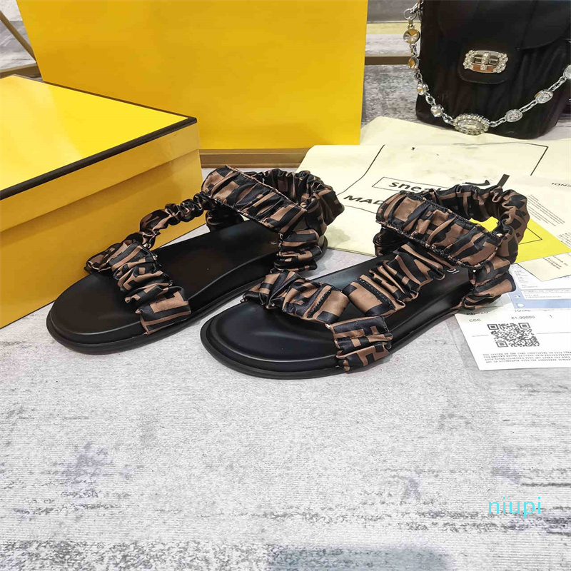 2022 luxury sandals women slipper men slides leather sandal womens Hook & Loop casual shoes 35-42 002
2022 luxury sandals women slipper men slides leather sandal womens Hook & Loop casual shoes 35-42 002