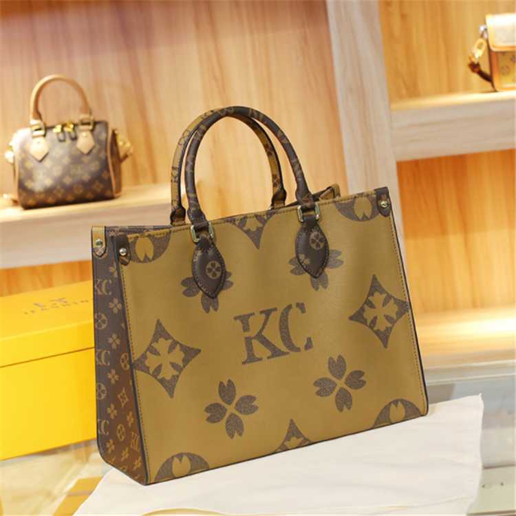 Luxury Bags 2022 Designer Handbags Famous Brands Popular Tote for Women Purses and 
Luxury Bags 2022 Designer Handbags Famous Brands Popular Tote for Women Purses and