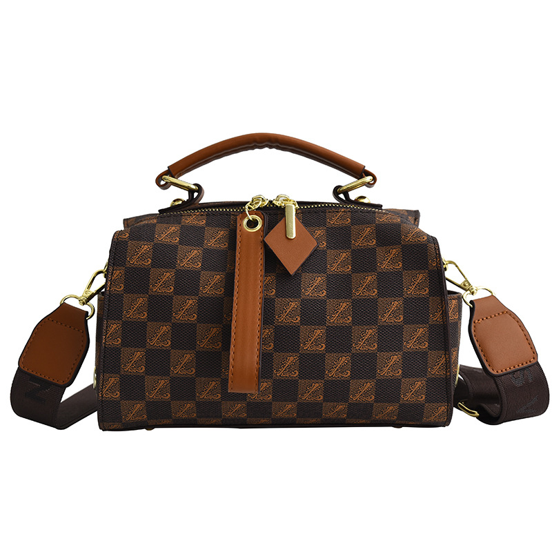 Luxury Designer Bags Mini Square Handbags Net Red Leisure Wallet Fashion Messenger Bag New Simple PU Pack Wide Shoulder Strap Handbag Wallets Totes Bags, As pic size 23*14*11cm
Luxury Designer Bags Mini Square Handbags Net Red Leisure Wallet Fashion Messenger Bag New Simple PU Pack Wide Shoulder Strap Handbag Wallets Totes Bags, As pic size 23*14*11cm