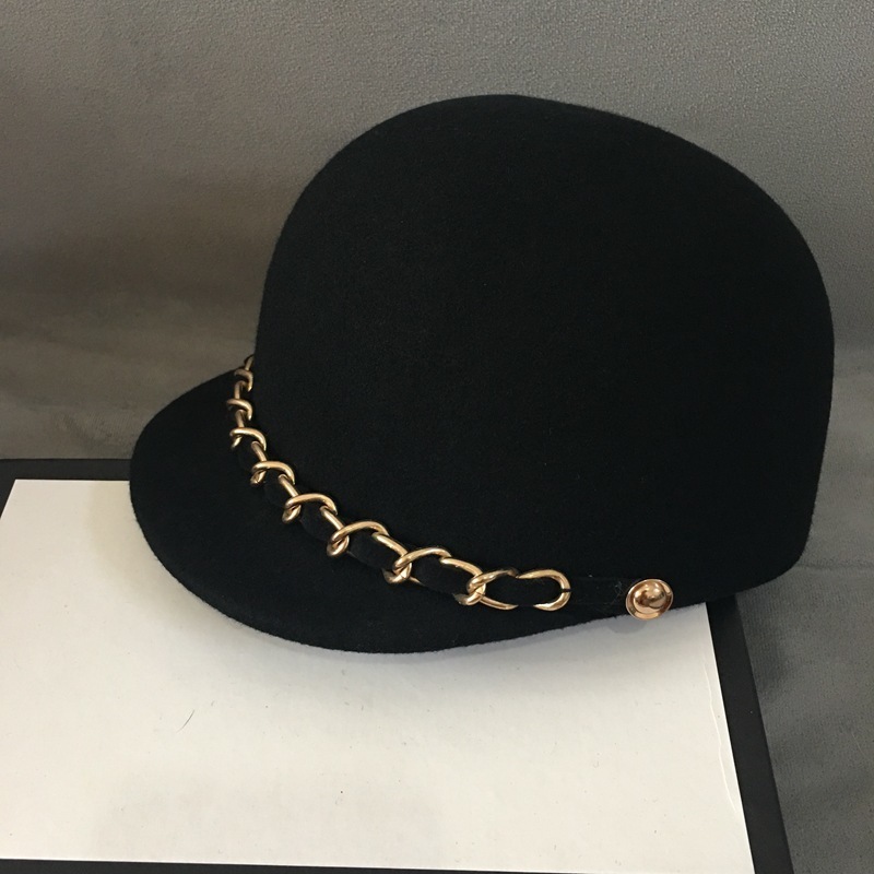 Classical Soft Warm Wool Cap Felt Women Winter Hat Fashion Gold Chain Trim sboy Style Visor Beret Hat Black Cabbie Hat adjust 220507
