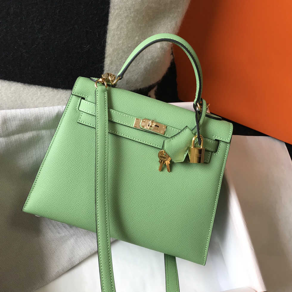 High Quality Bag Handbag Gold Buckle Calfskin Designer Handbag Imitation Brand Trend Classic Fashion Women Purse Messenger Bag, Black
High Quality Bag Handbag Gold Buckle Calfskin Designer Handbag Imitation Brand Trend Classic Fashion Women Purse Messenger Bag, Black