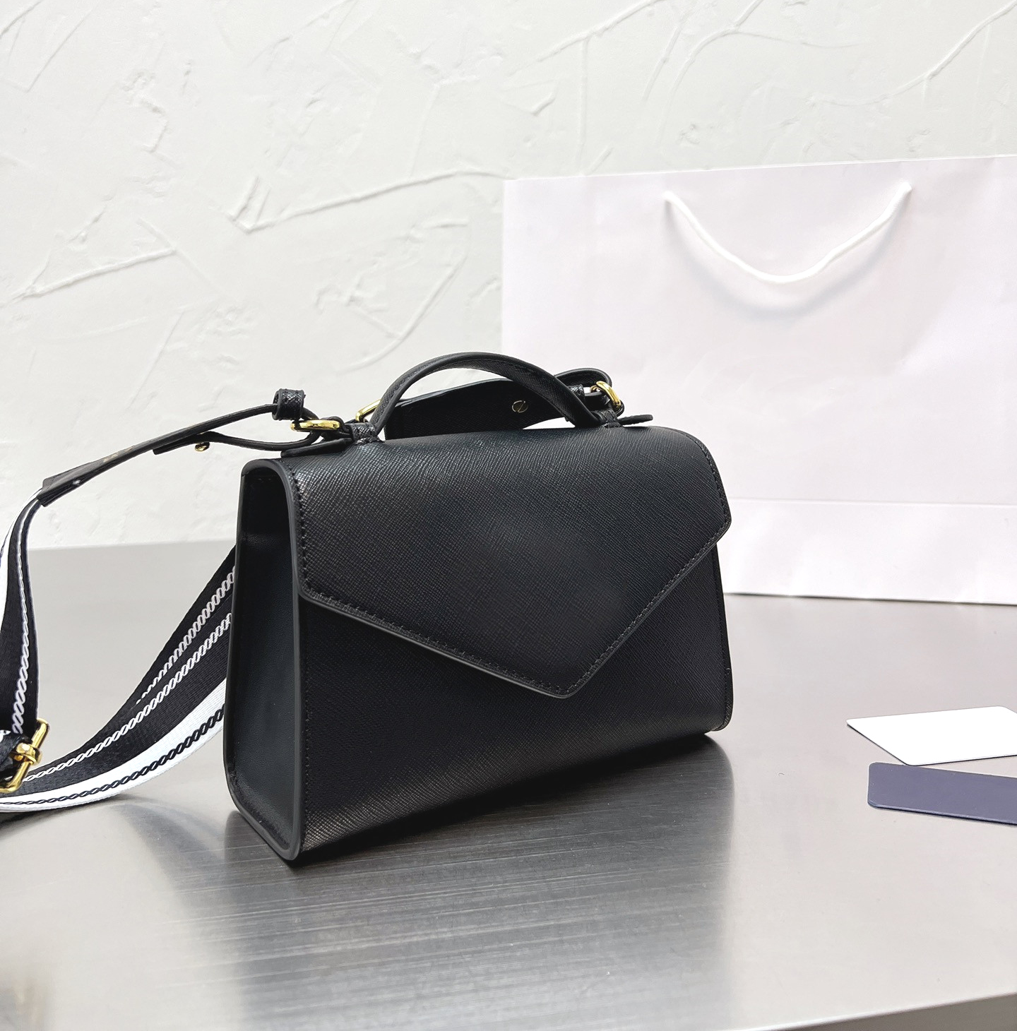 Luxury Cross body Designer Bag for Woman Handbags High Quality black white blue Genuine Leather Classic Fashion Handbag lovs Womens Designer Shoulder Bags, Original box
Luxury Cross body Designer Bag for Woman Handbags High Quality black white blue Genuine Leather Classic Fashion Handbag lovs Womens Designer Shoulder Bags, Original box