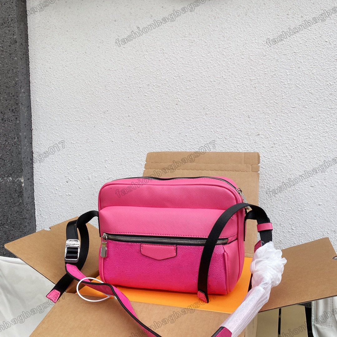 Unisex Outdoor Messenger Bag Taiga Leather Monograms Canvas Black Mens Designer Shoulder Bag Spring Summer Luxurys CrossBody Taigarama Rose FUCHSIA/Denim blue
Unisex Outdoor Messenger Bag Taiga Leather Monograms Canvas Black Mens Designer Shoulder Bag Spring Summer Luxurys CrossBody Taigarama Rose FUCHSIA/Denim blue