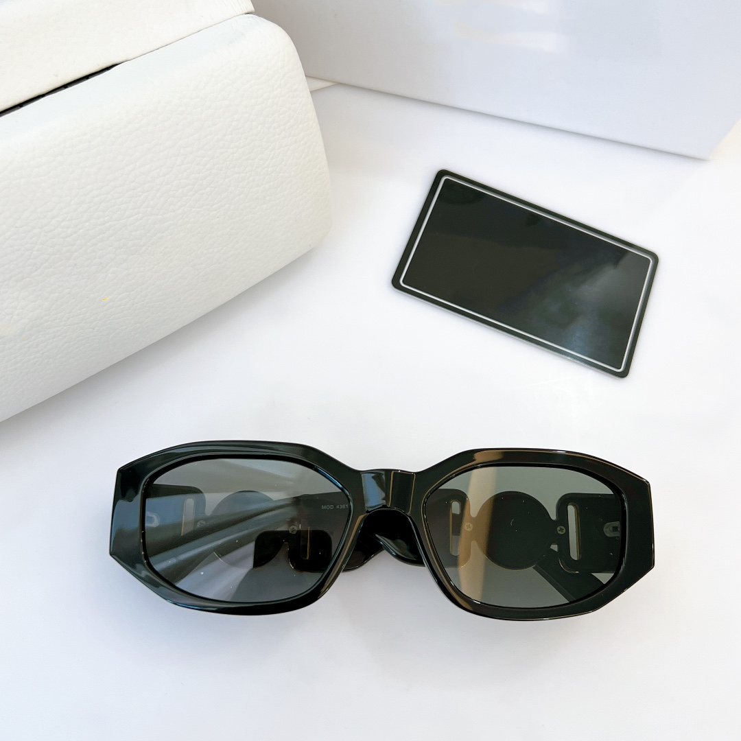 Unisex designer sunglasses Retro Cutting Lens Gradient Square Sun Glasses Female Women and Men Fashion Brand Design Vintage Small Rectangle Sunglasses UV400
Unisex designer sunglasses Retro Cutting Lens Gradient Square Sun Glasses Female Women and Men Fashion Brand Design Vintage Small Rectangle Sunglasses UV400