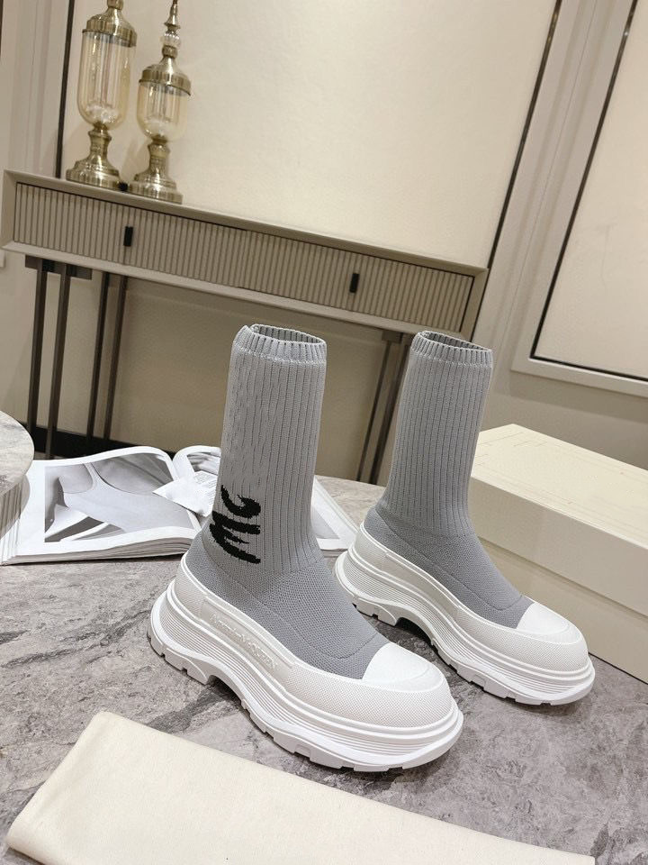 Designer Luxury Shoes MC boot Graffiti Knitting Tread Slick boots Men Women Casual socks Outdoor Shoe platform graffiti Half boots White Black queen Trainers cc89
Designer Luxury Shoes MC boot Graffiti Knitting Tread Slick boots Men Women Casual socks Outdoor Shoe platform graffiti Half boots White Black queen Trainers cc89