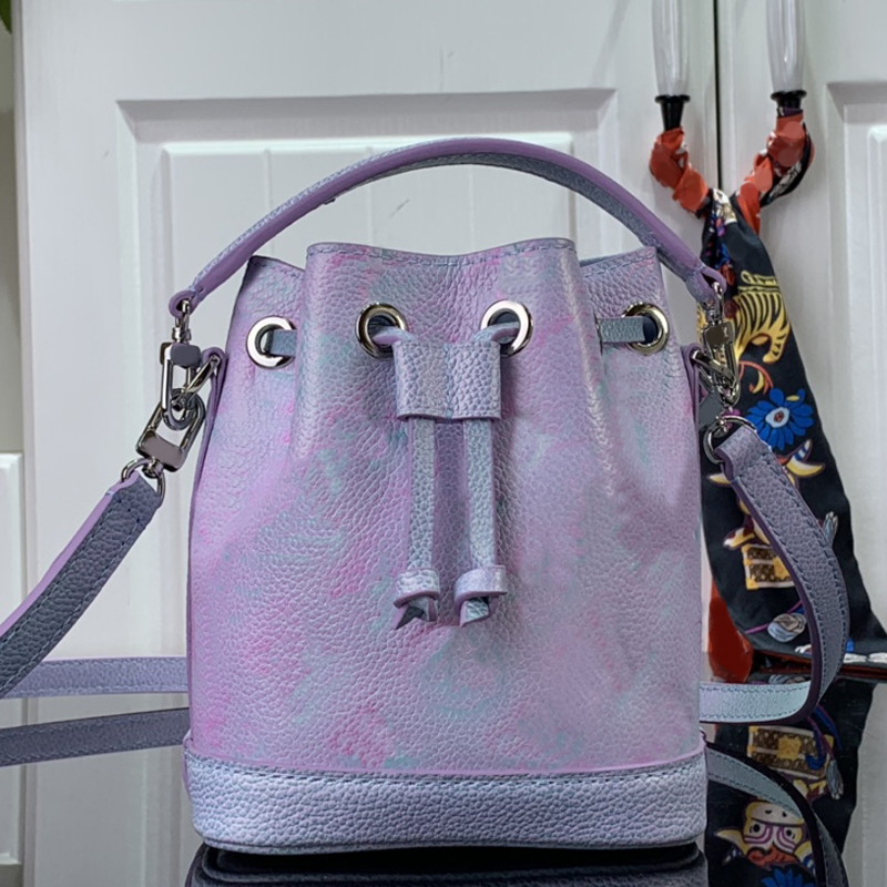 Bucket Bags Fashion Mini Drawstring Women M81463 Soft Nano Noe Leather hand Gradient Light weight Small Casual Fresh Messenger With Box B331 5A Top Quanlity BAG0001, Brown
Bucket Bags Fashion Mini Drawstring Women M81463 Soft Nano Noe Leather hand Gradient Light weight Small Casual Fresh Messenger With Box B331 5A Top Quanlity BAG0001, Brown