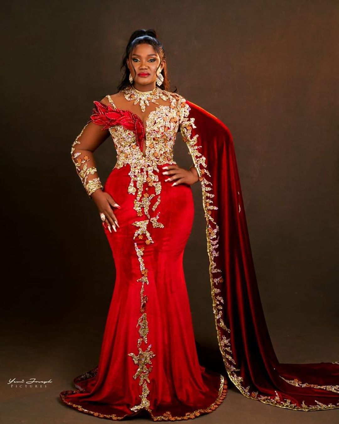 2022 Plus Size Arabic Aso Ebi Red Luxurious Prom Dresses Lace Beaded Crystals Evening Formal Party Second Reception Birthday Engagement Gowns Dress ZJ
