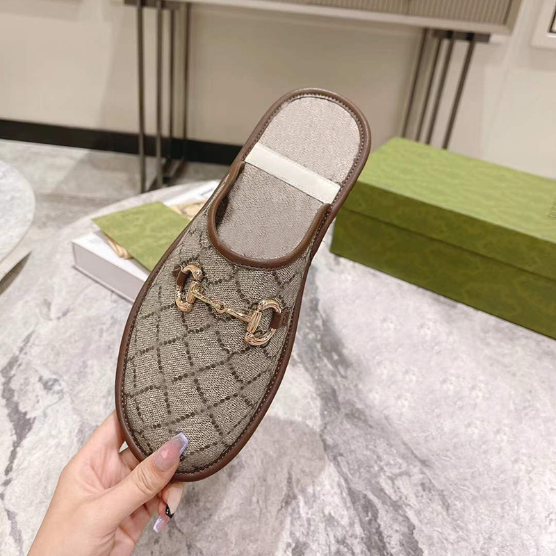 Slippers Designer Slippers Mens Flat Mules Genuine Leather Sandals Luxury Casual Shoes Half Drag Metal Chain Shoe Cowhide Slipper NO381 T2301305
Slippers Designer Slippers Mens Flat Mules Genuine Leather Sandals Luxury Casual Shoes Half Drag Metal Chain Shoe Cowhide Slipper NO381 T2301305