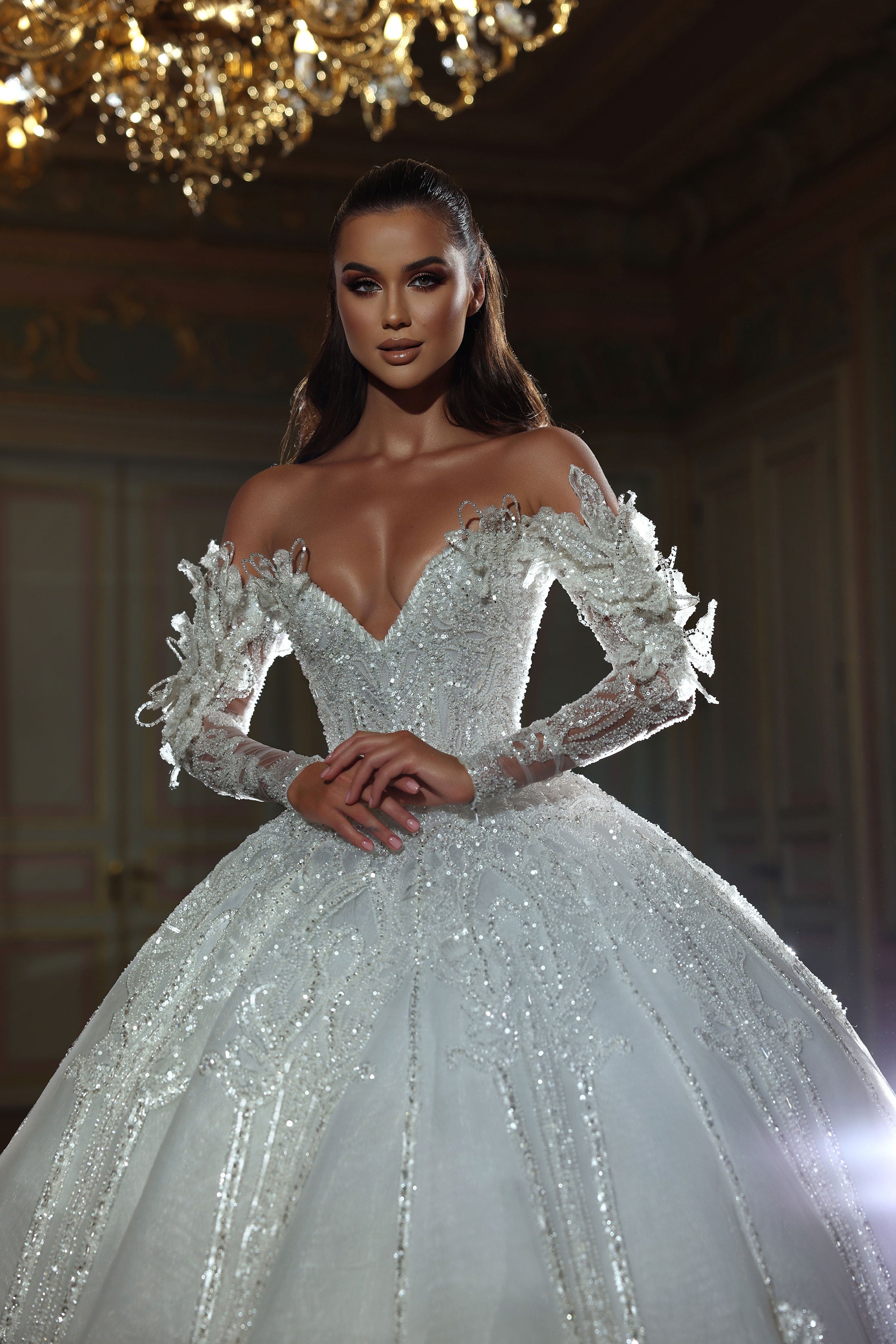 Ball Gown Wedding Dresses Strapless Lace Long Sleeves Off Shoulder V Neck Beads Sequins Appliques Arabic Bridal Gowns Ruffles Vintage Robes De Soiree