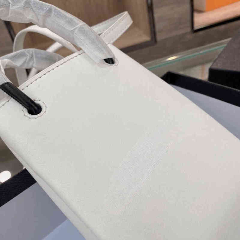 Shoulder Bag Handbag Classic Mobile Phone Camera Crossbody Fashion Messenger Elegant Designer Leather Wallet Ladies 211028, White
Shoulder Bag Handbag Classic Mobile Phone Camera Crossbody Fashion Messenger Elegant Designer Leather Wallet Ladies 211028, White
