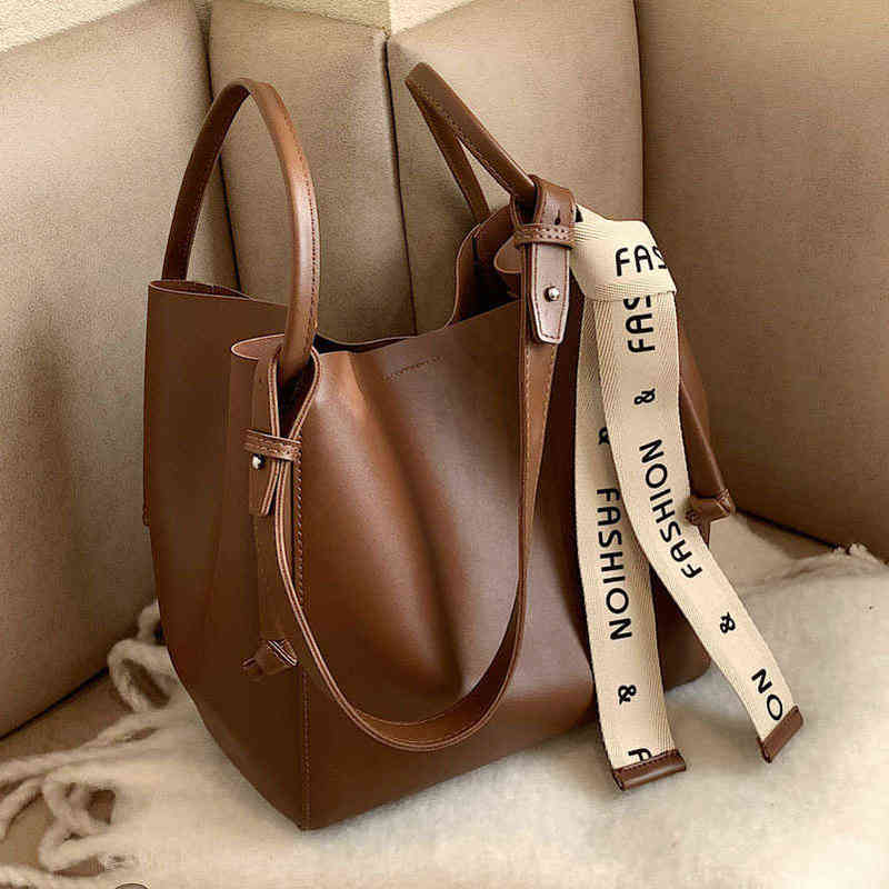 Simple Vintage Bucket Bag PU Leather Crossbody Underarm Bags for Women hit Winter Designer Lady Shoulder Purses and Tote Handbag G220509, Khaki
Simple Vintage Bucket Bag PU Leather Crossbody Underarm Bags for Women hit Winter Designer Lady Shoulder Purses and Tote Handbag G220509, Khaki