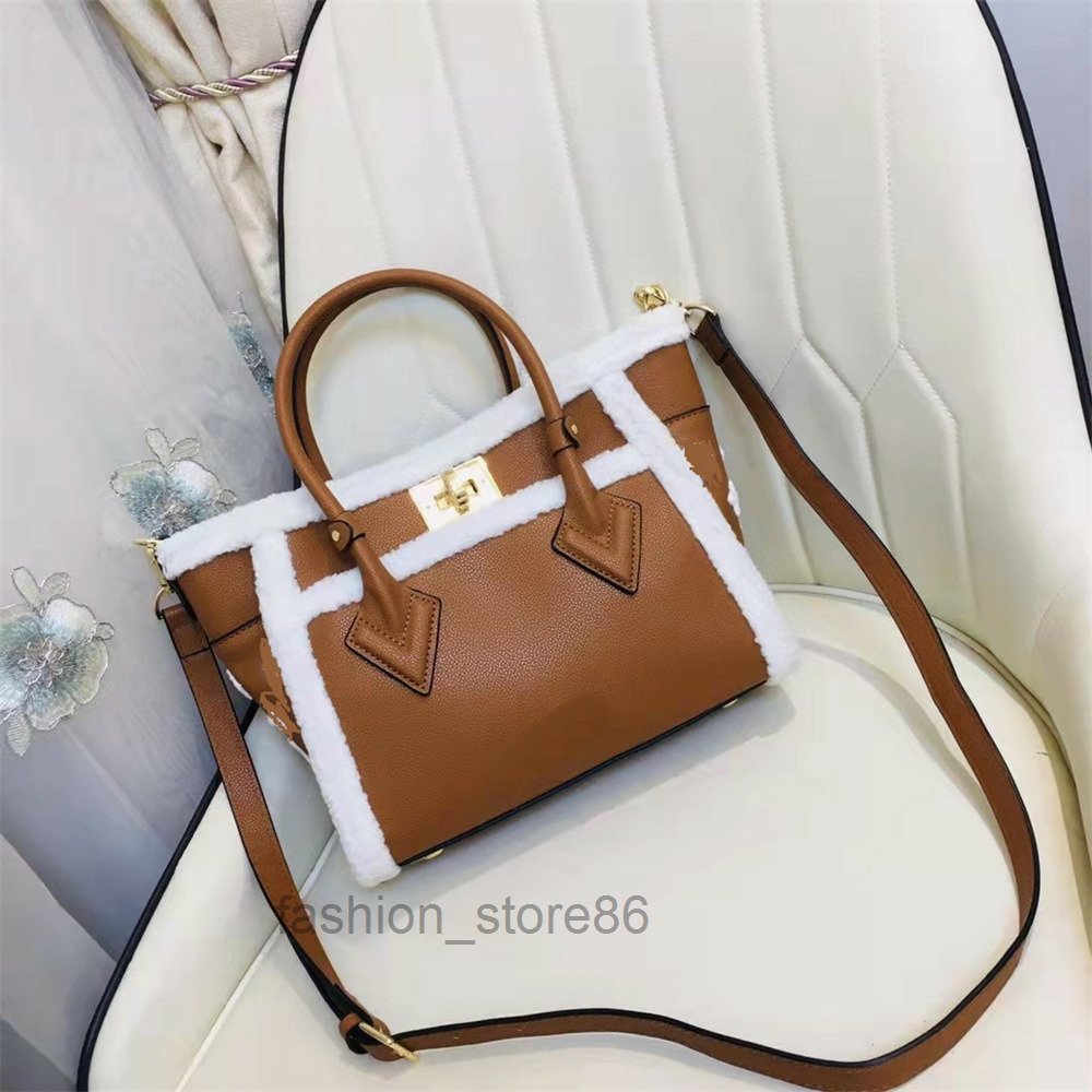Winter Newest Caramel bag On My Side PM Hand bags Totes bag Shearling Grained Calf Leather Handbag Remov
Winter Newest Caramel bag On My Side PM Hand bags Totes bag Shearling Grained Calf Leather Handbag Remov