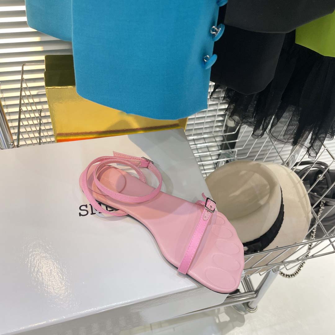 Summer fashion women's sandals good quality Designer Sandals holiday series women slide size 35-40, Black
Summer fashion women's sandals good quality Designer Sandals holiday series women slide size 35-40, Black