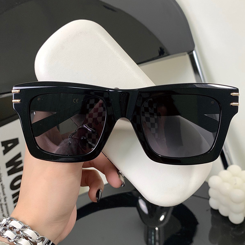 Fashion Men Ladies Famous Brand Luxury Designer Sunglasses Z1483 Popular Square Frame Outdoor Beach Couple Models UV Protection Top Quality With Original Box
Fashion Men Ladies Famous Brand Luxury Designer Sunglasses Z1483 Popular Square Frame Outdoor Beach Couple Models UV Protection Top Quality With Original Box